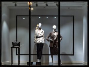 Do Conceito à Vitrine: O Processo Criativo por Trás das Coleções de Moda